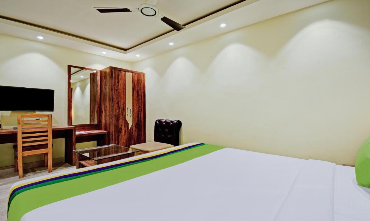 Treebo Rejoice 52 - 3Km From Huda City Metro Station Badshahpur Екстериор снимка