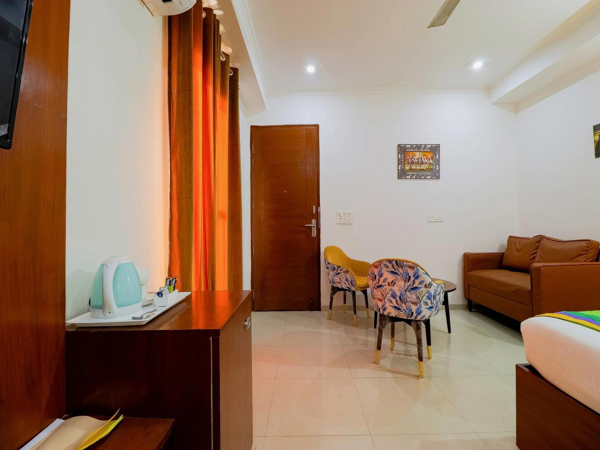 Treebo Rejoice 52 - 3Km From Huda City Metro Station Badshahpur Екстериор снимка