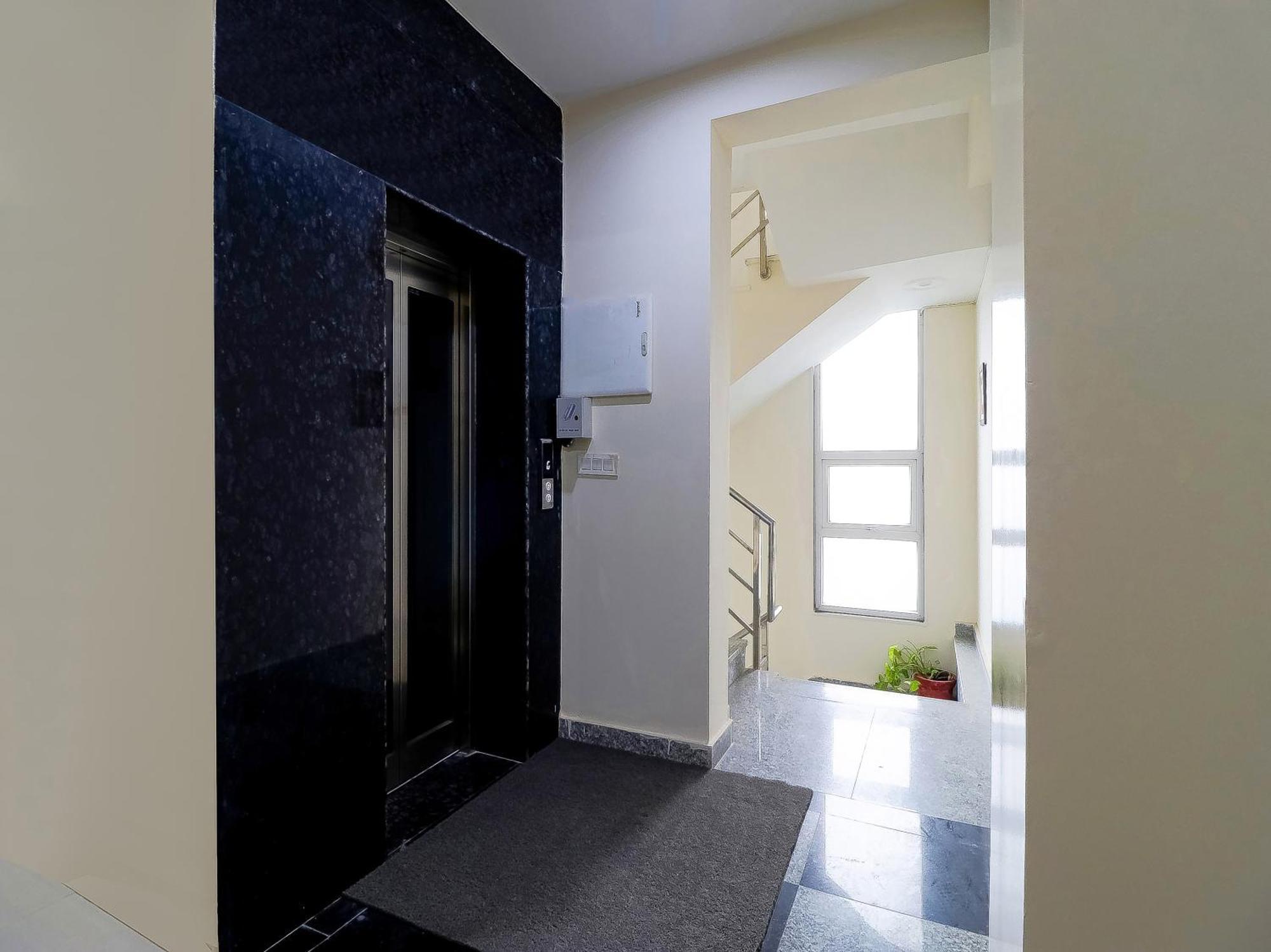 Treebo Rejoice 52 - 3Km From Huda City Metro Station Badshahpur Екстериор снимка