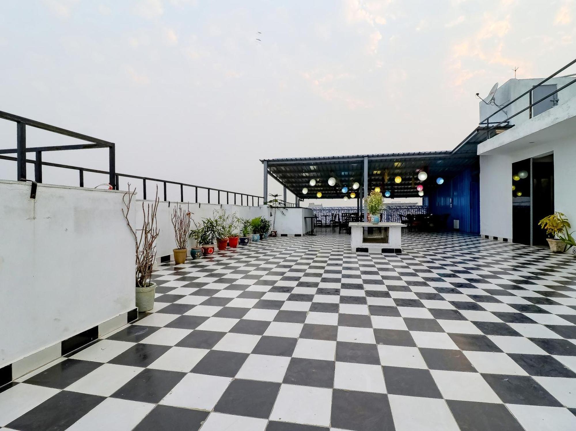 Treebo Rejoice 52 - 3Km From Huda City Metro Station Badshahpur Екстериор снимка