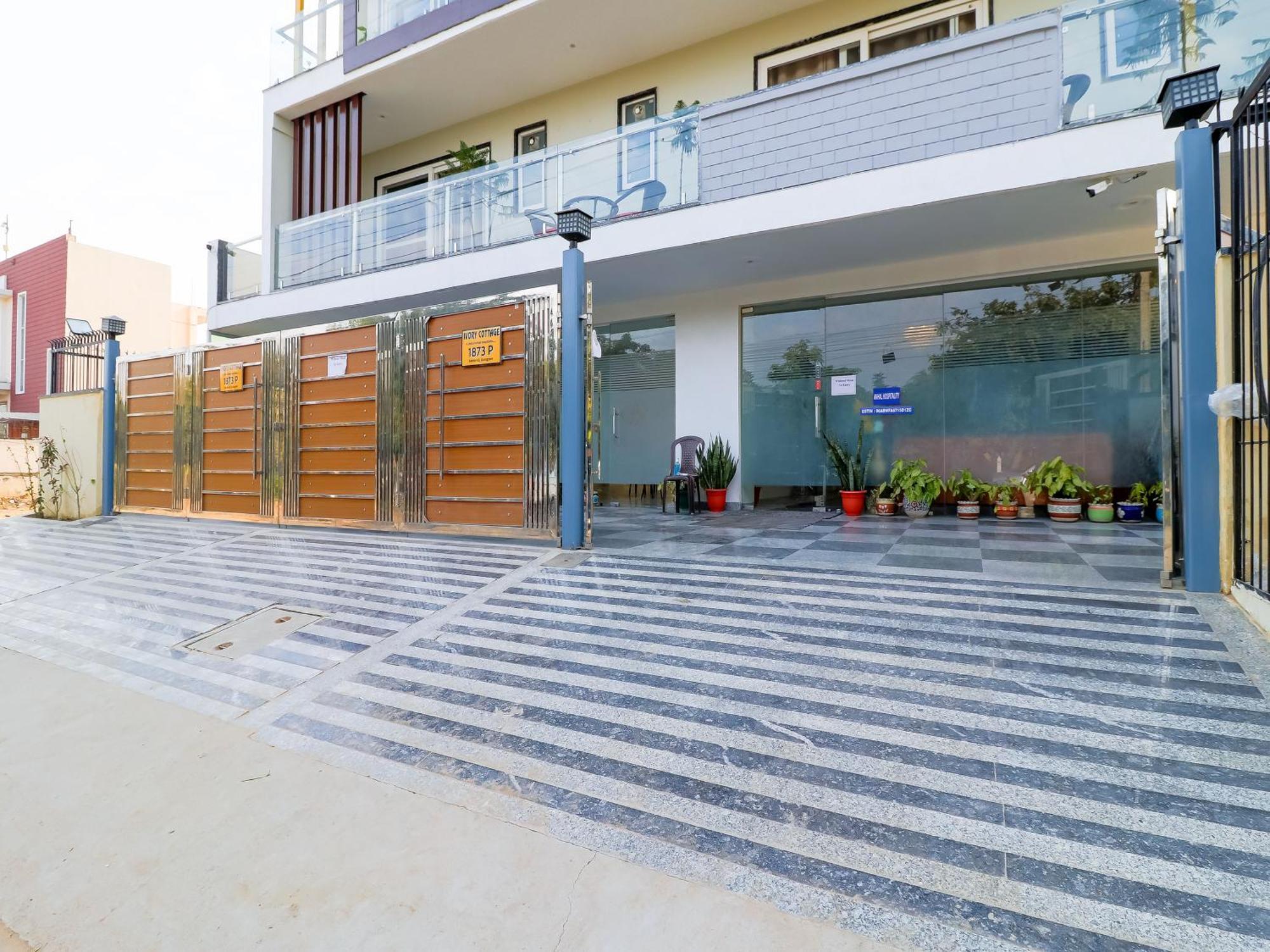 Treebo Rejoice 52 - 3Km From Huda City Metro Station Badshahpur Екстериор снимка