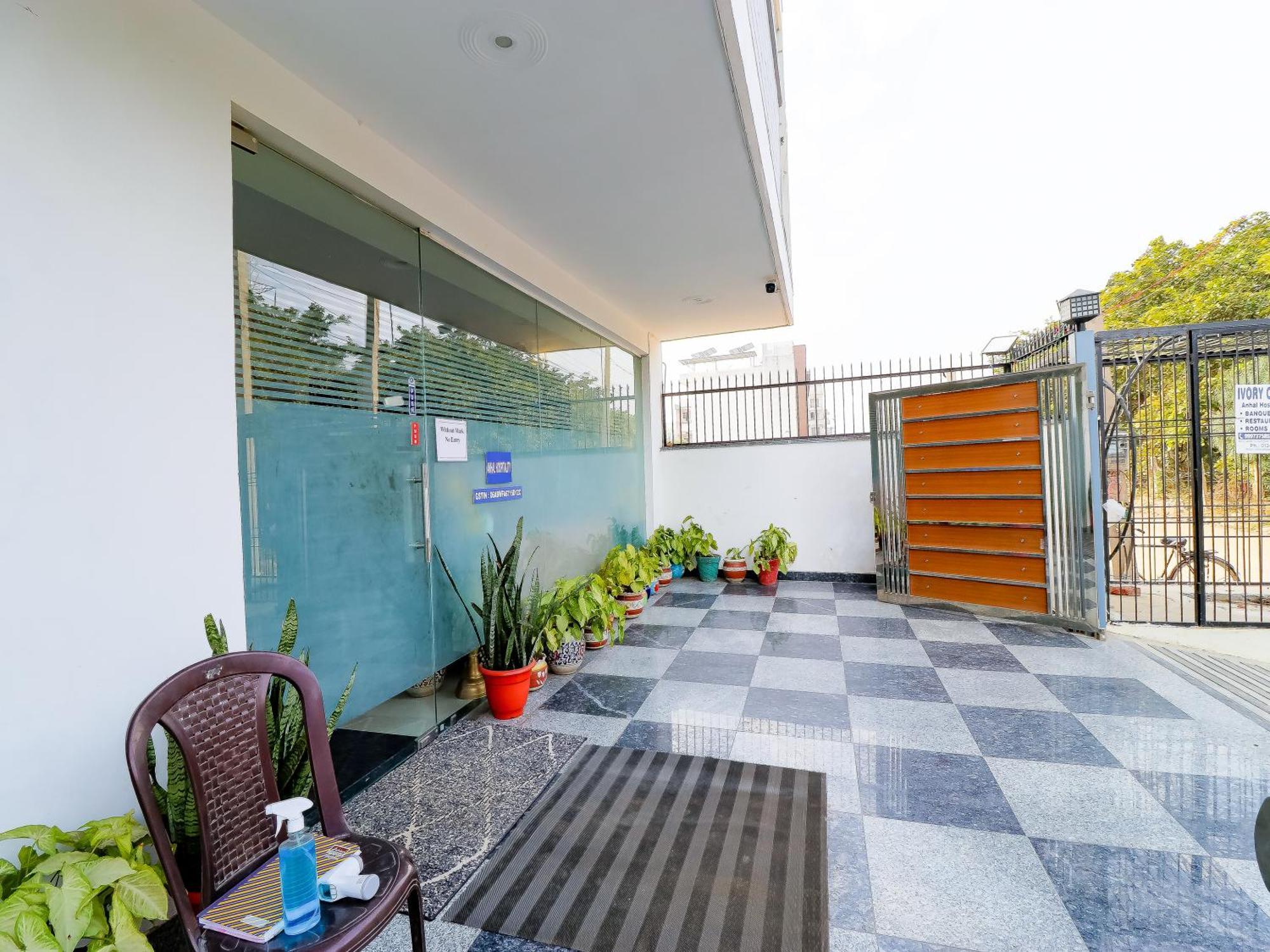 Treebo Rejoice 52 - 3Km From Huda City Metro Station Badshahpur Екстериор снимка
