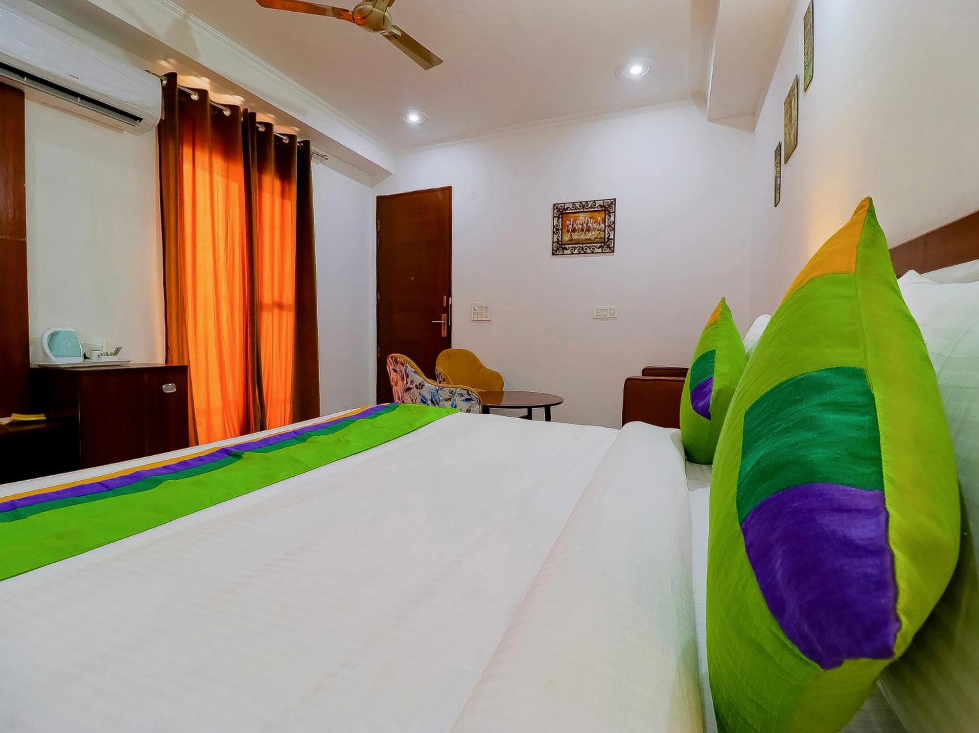 Treebo Rejoice 52 - 3Km From Huda City Metro Station Badshahpur Екстериор снимка