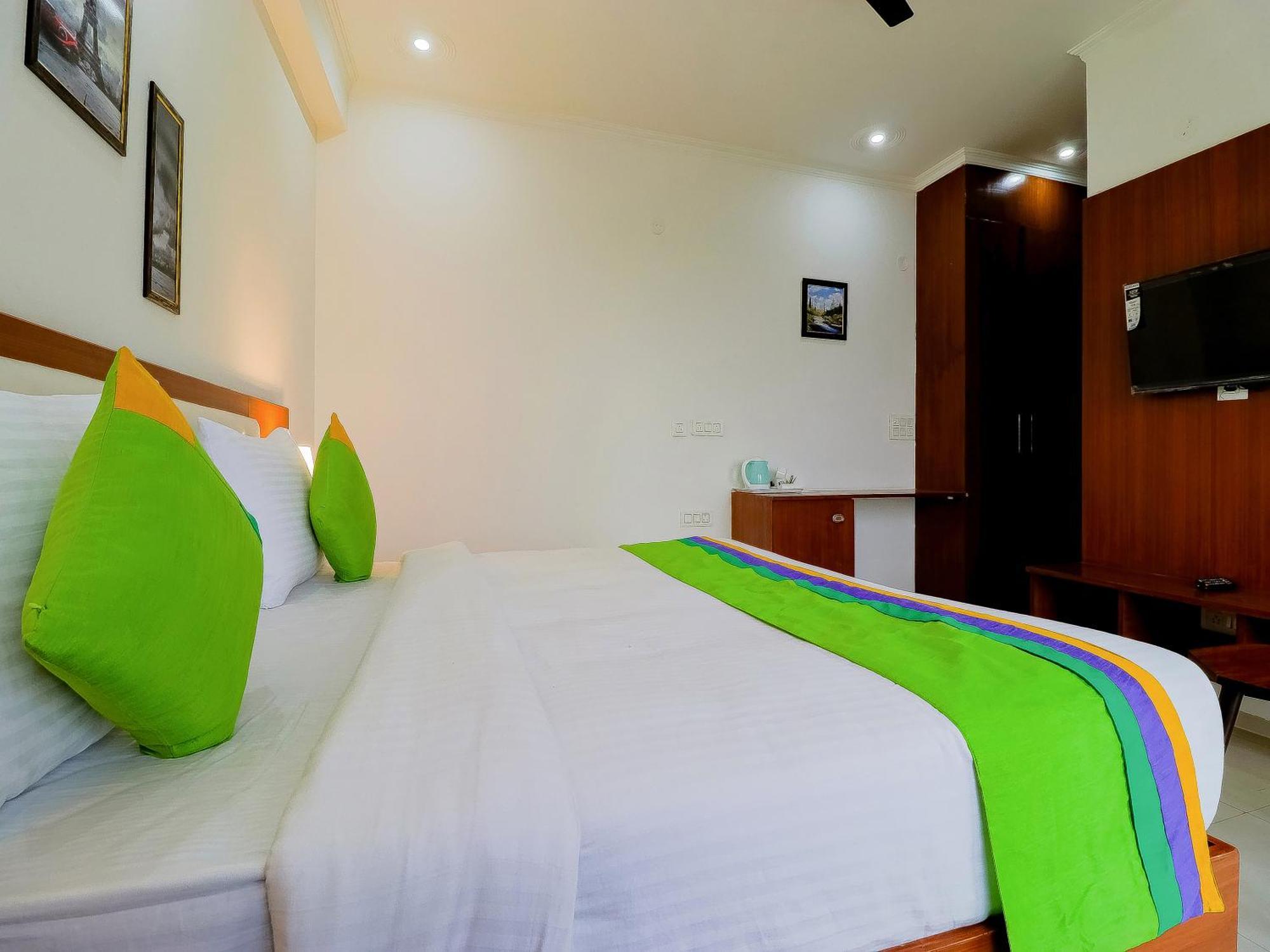 Treebo Rejoice 52 - 3Km From Huda City Metro Station Badshahpur Екстериор снимка