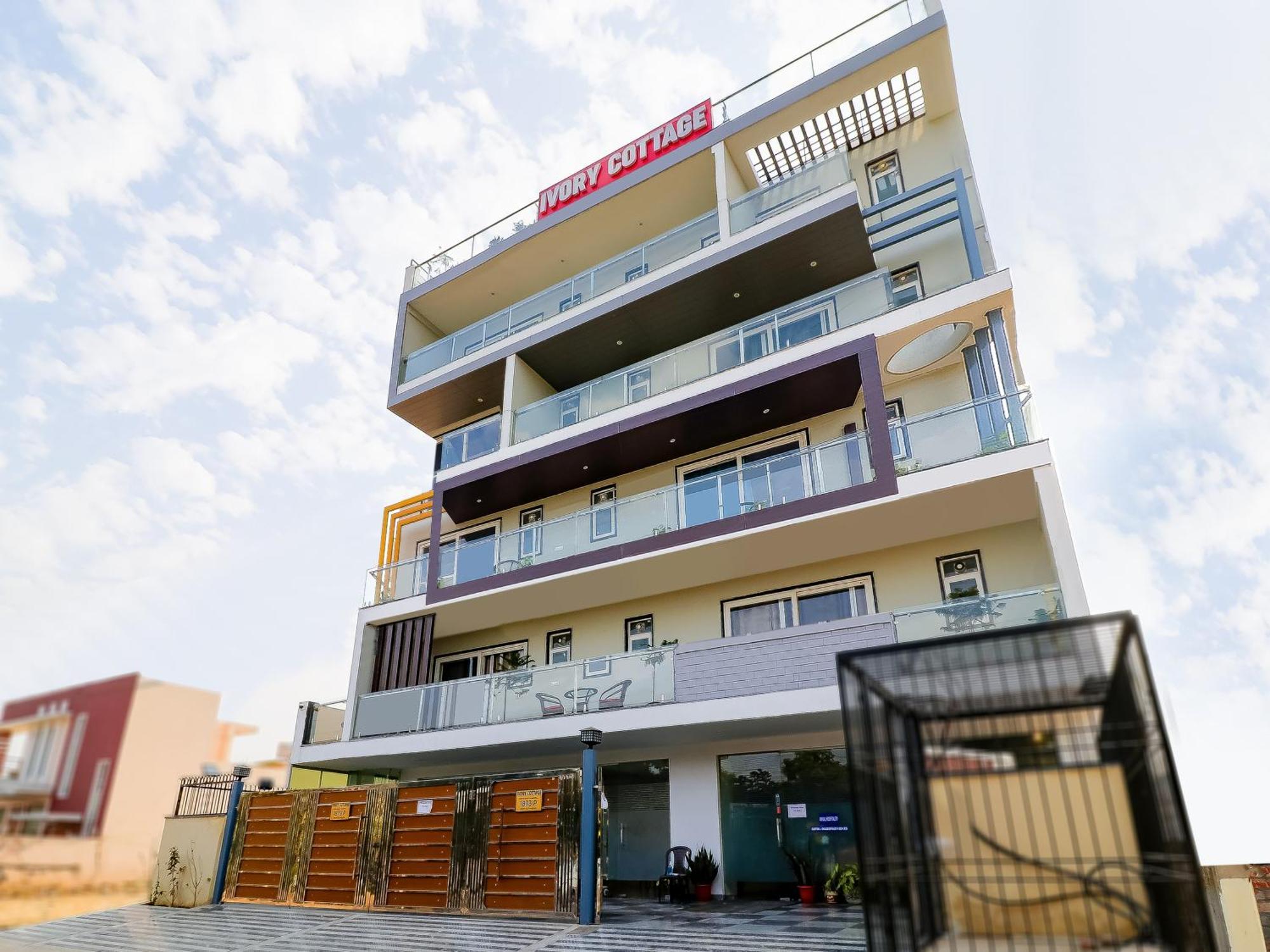 Treebo Rejoice 52 - 3Km From Huda City Metro Station Badshahpur Екстериор снимка