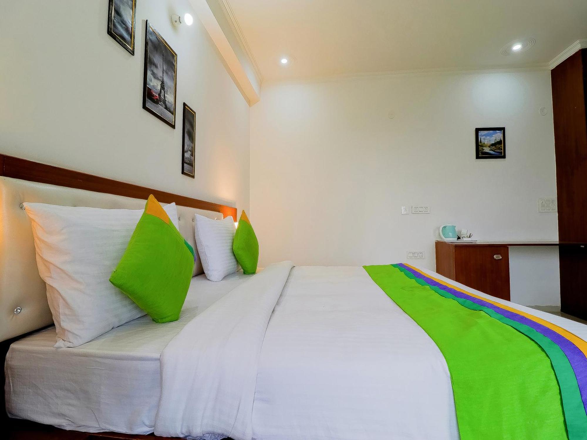 Treebo Rejoice 52 - 3Km From Huda City Metro Station Badshahpur Екстериор снимка