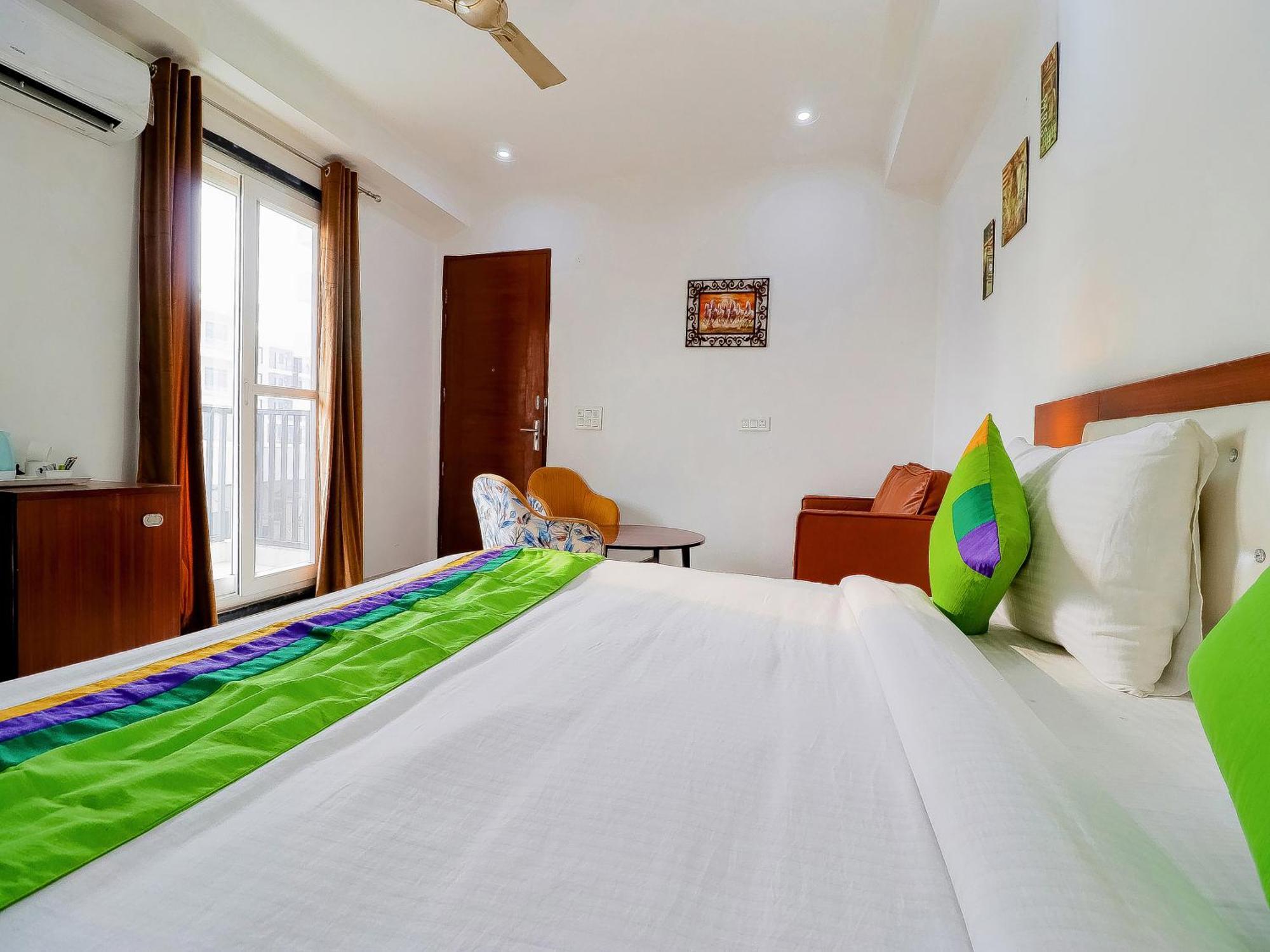 Treebo Rejoice 52 - 3Km From Huda City Metro Station Badshahpur Екстериор снимка