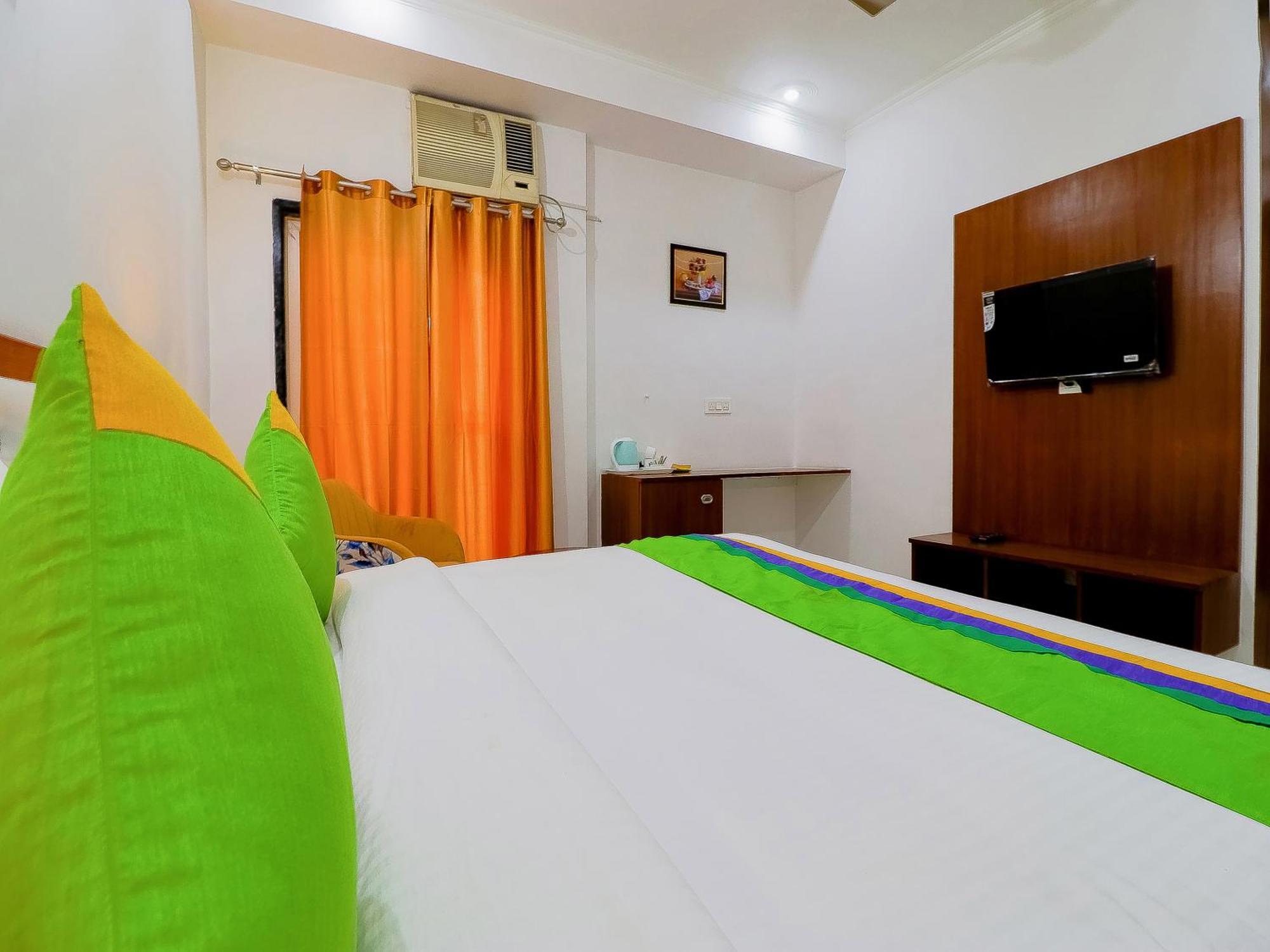 Treebo Rejoice 52 - 3Km From Huda City Metro Station Badshahpur Екстериор снимка