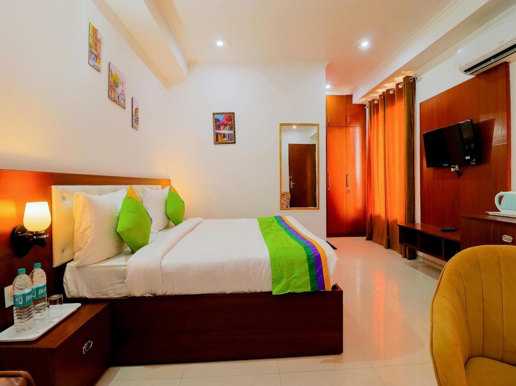 Treebo Rejoice 52 - 3Km From Huda City Metro Station Badshahpur Екстериор снимка