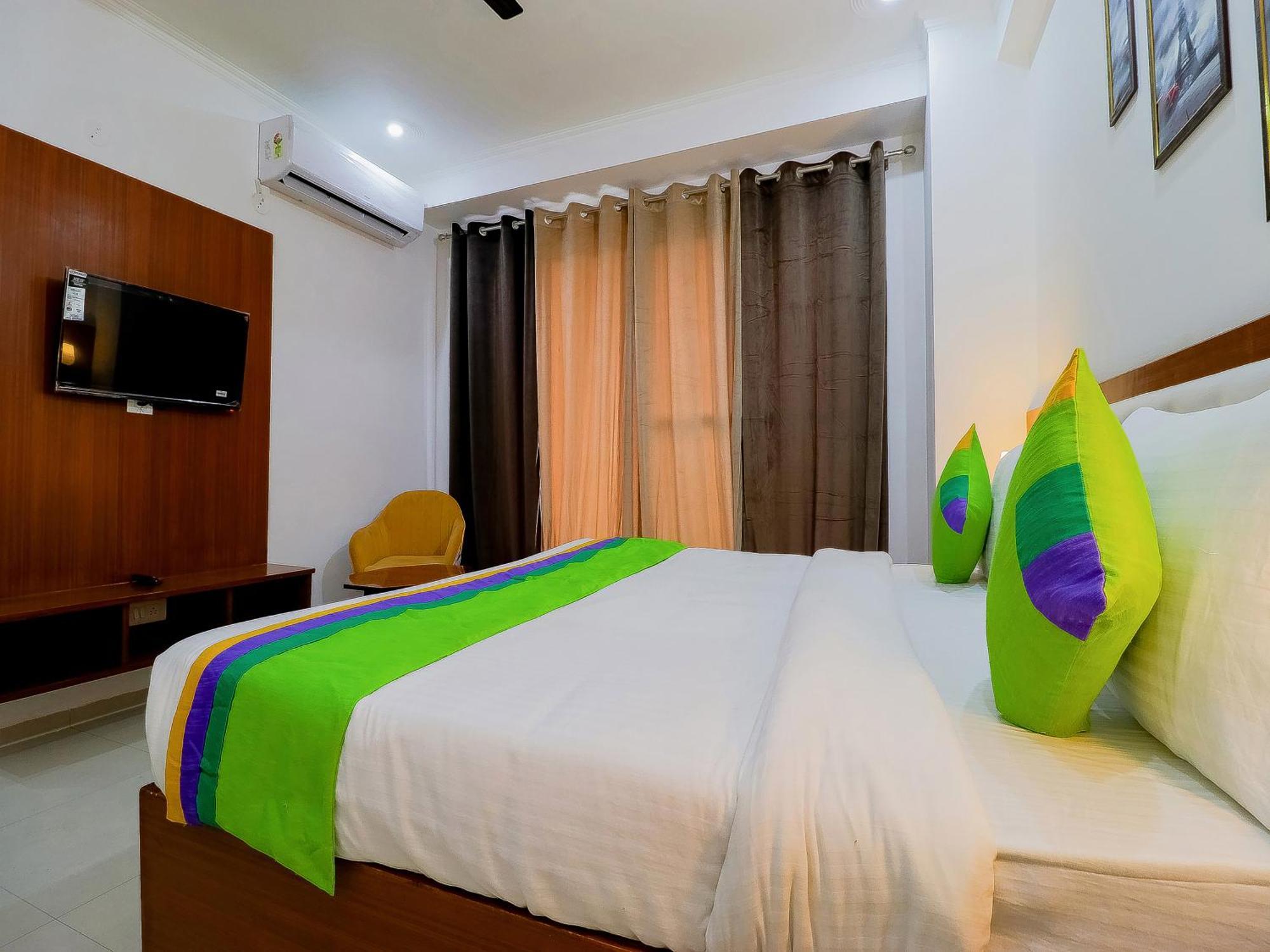 Treebo Rejoice 52 - 3Km From Huda City Metro Station Badshahpur Екстериор снимка
