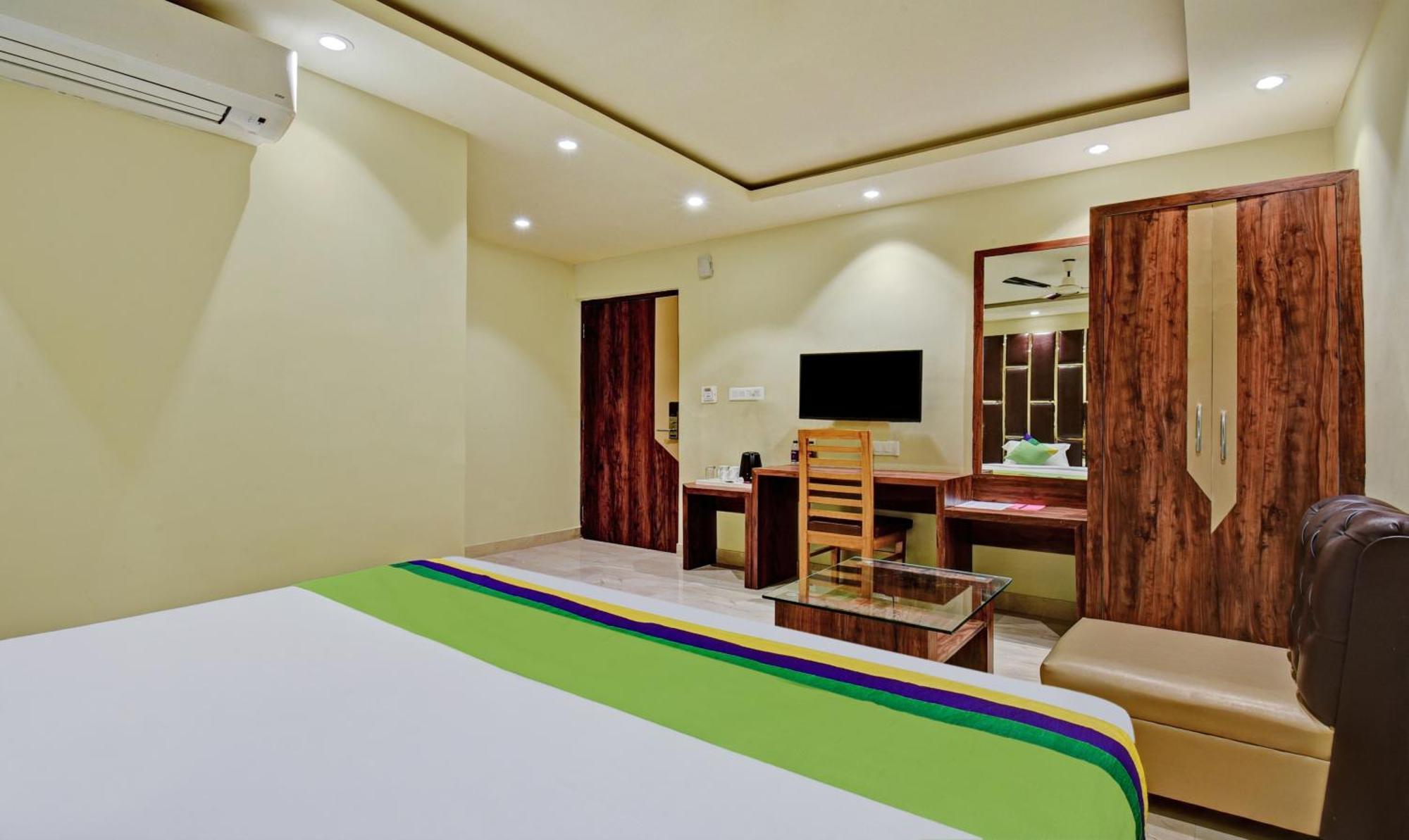 Treebo Rejoice 52 - 3Km From Huda City Metro Station Badshahpur Екстериор снимка