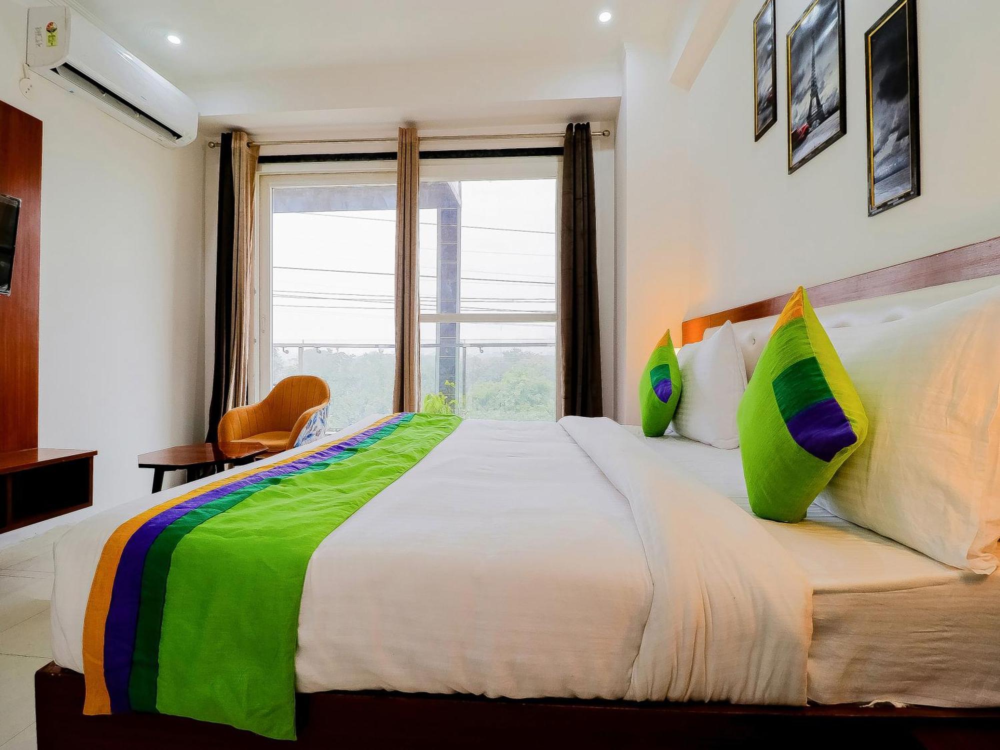 Treebo Rejoice 52 - 3Km From Huda City Metro Station Badshahpur Екстериор снимка