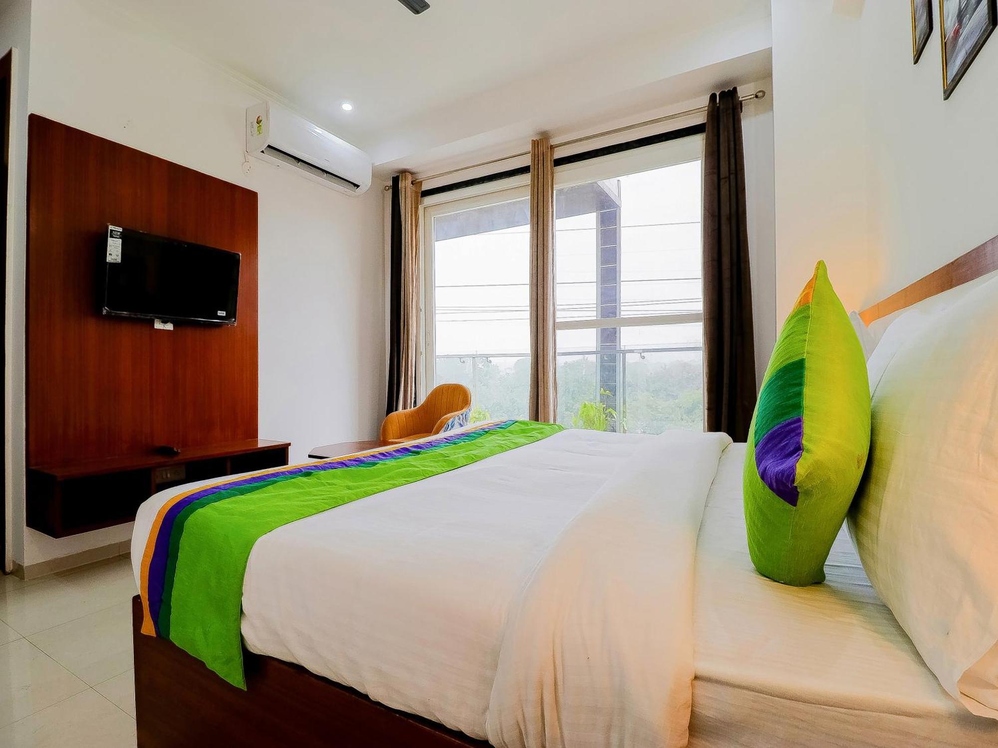 Treebo Rejoice 52 - 3Km From Huda City Metro Station Badshahpur Екстериор снимка