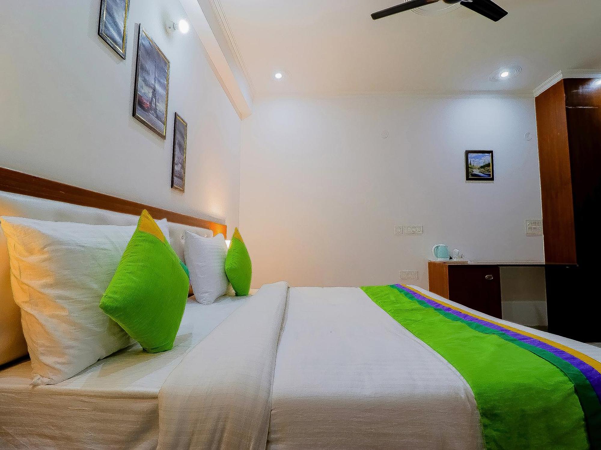 Treebo Rejoice 52 - 3Km From Huda City Metro Station Badshahpur Екстериор снимка