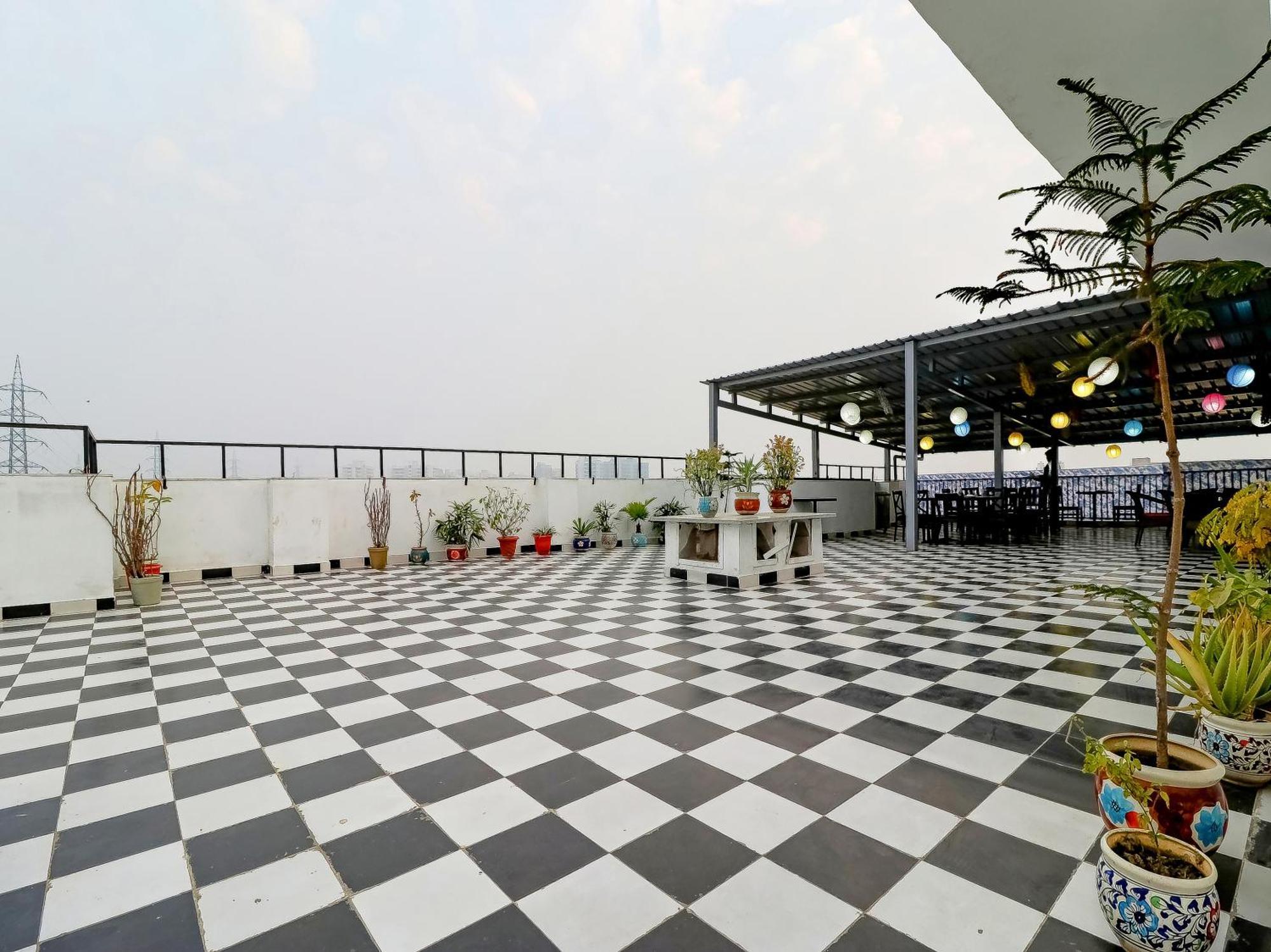 Treebo Rejoice 52 - 3Km From Huda City Metro Station Badshahpur Екстериор снимка